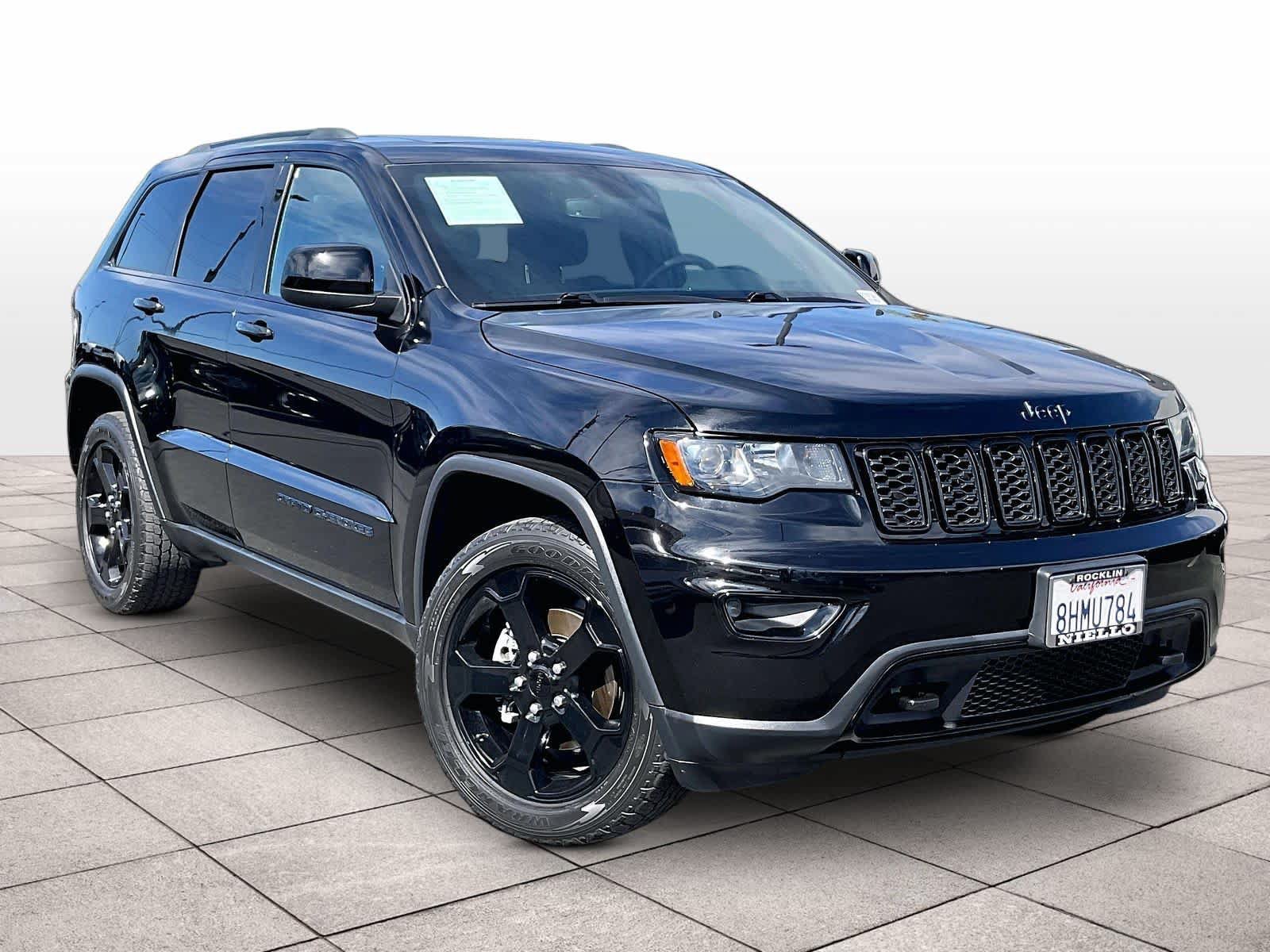 Used 2019 Jeep Grand Cherokee Laredo AWD/4WD image 2