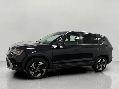 Used 2025 Volkswagen Taos SE AWD/4WD image 8