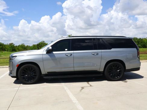 Used 2023 Cadillac Escalade ESV Premium Luxury w/ Performance Package AWD/4WD image 2