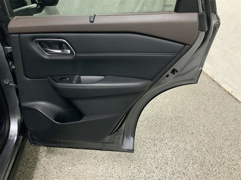 Used 2021 Nissan Rogue SV w/ Premium Package FWD image 18