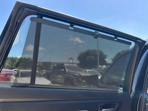 Used 2023 Toyota Highlander XLE FWD image 18