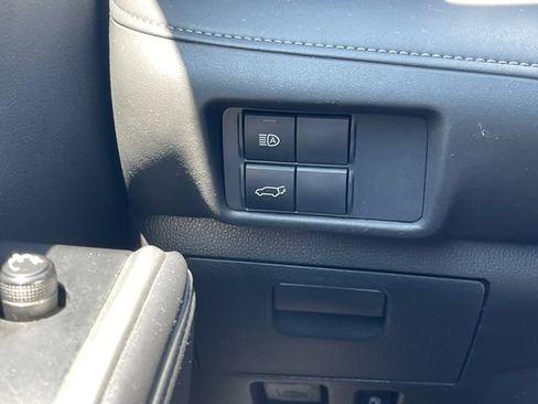 Used 2021 Toyota Highlander XLE FWD image 25