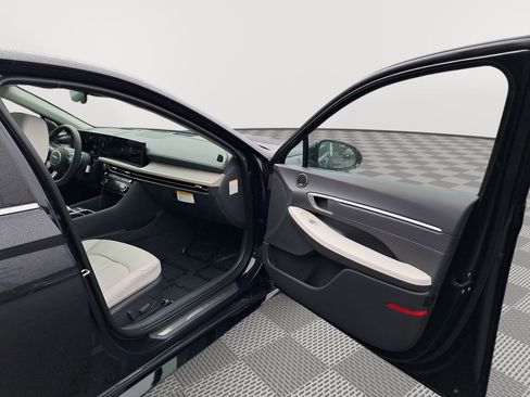 New 2025 Hyundai Sonata Limited image 17