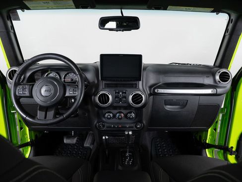 Used 2016 Jeep Wrangler Unlimited Sahara w/ Connectivity Group image 28