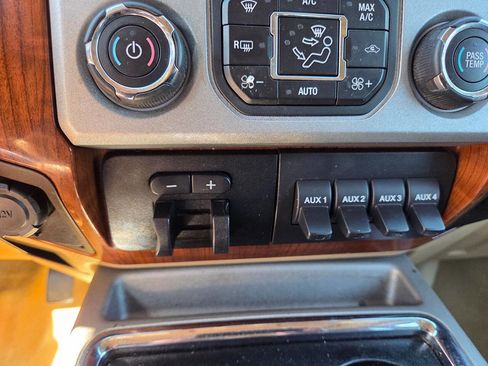 Used 2015 Ford F250 King Ranch w/ FX4 Off-Road Package AWD/4WD image 20
