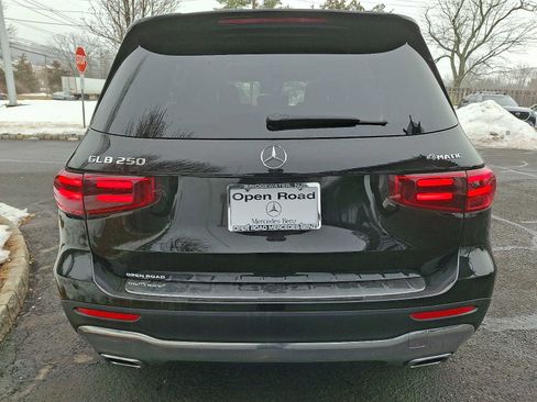 Used 2026 Mercedes-Benz GLB 250 4MATIC image 5