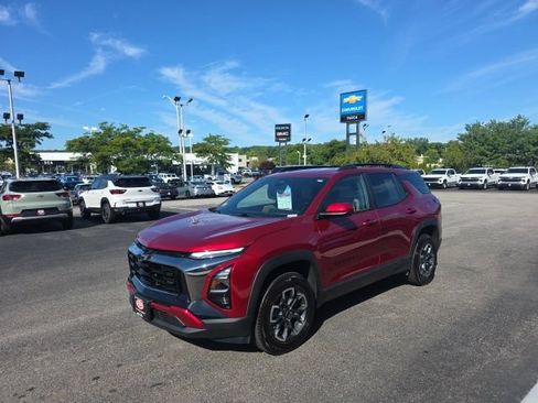Used 2025 Chevrolet Equinox ACTIV AWD/4WD image 6