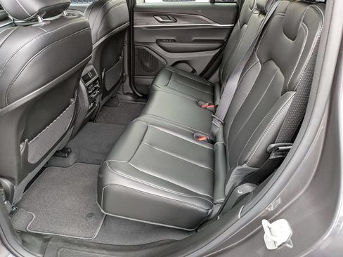 Certified 2025 Jeep Grand Cherokee Limited w/ Black Appearance Package AWD/4WD image 28