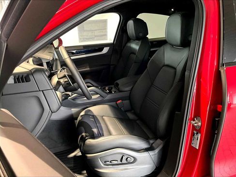 New 2026 Porsche Cayenne Coupe AWD/4WD image 5