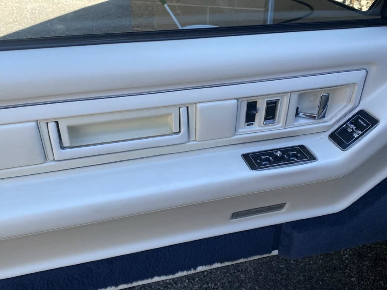 Used 1991 Cadillac Eldorado Coupe FWD image 19