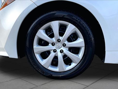 Used 2025 Toyota Corolla LE FWD image 11