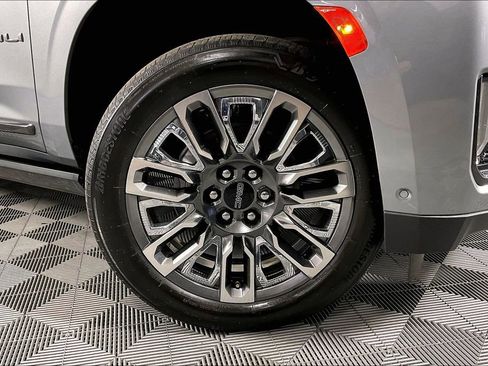 Used 2024 GMC Yukon XL Denali Ultimate image 11