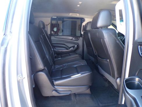 Used 2016 Chevrolet Suburban LT image 12