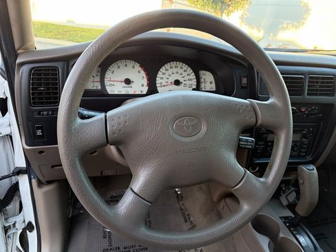 Used 2004 Toyota Tacoma PreRunner image 15