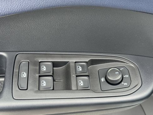 New 2025 Volkswagen Taos SEL image 19