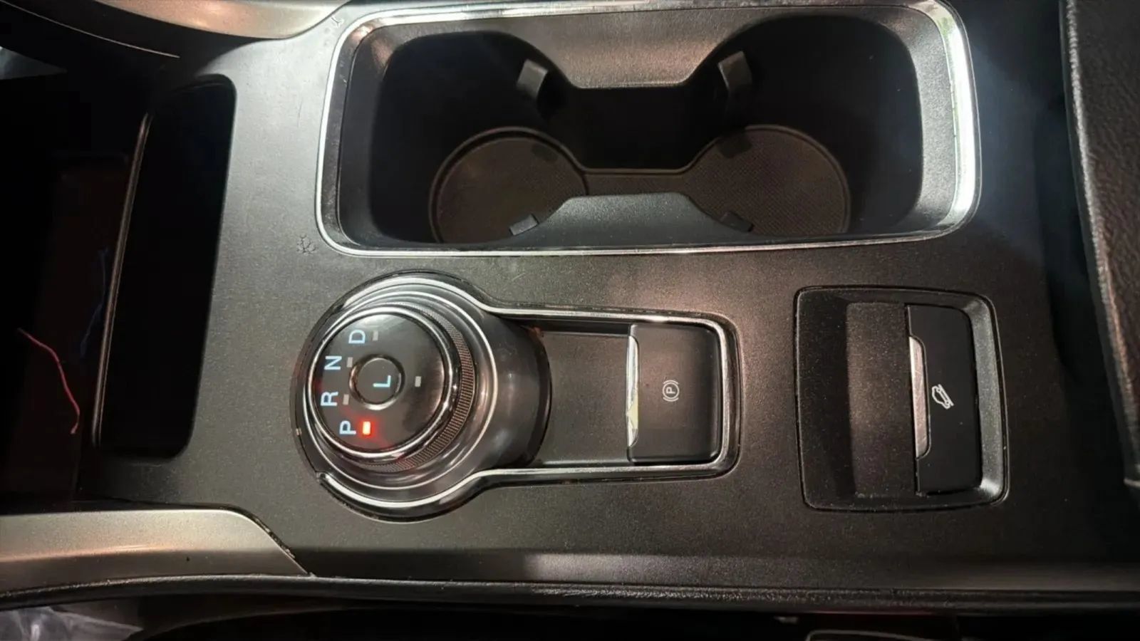 Used 2017 Ford Fusion SE w/ Equipment Group 201A FWD image 12