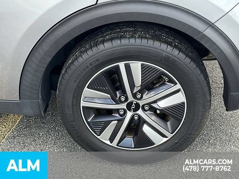 Used 2022 Kia Niro LXS FWD image 22