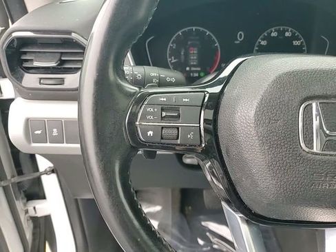 Used 2023 Honda Pilot Touring image 16