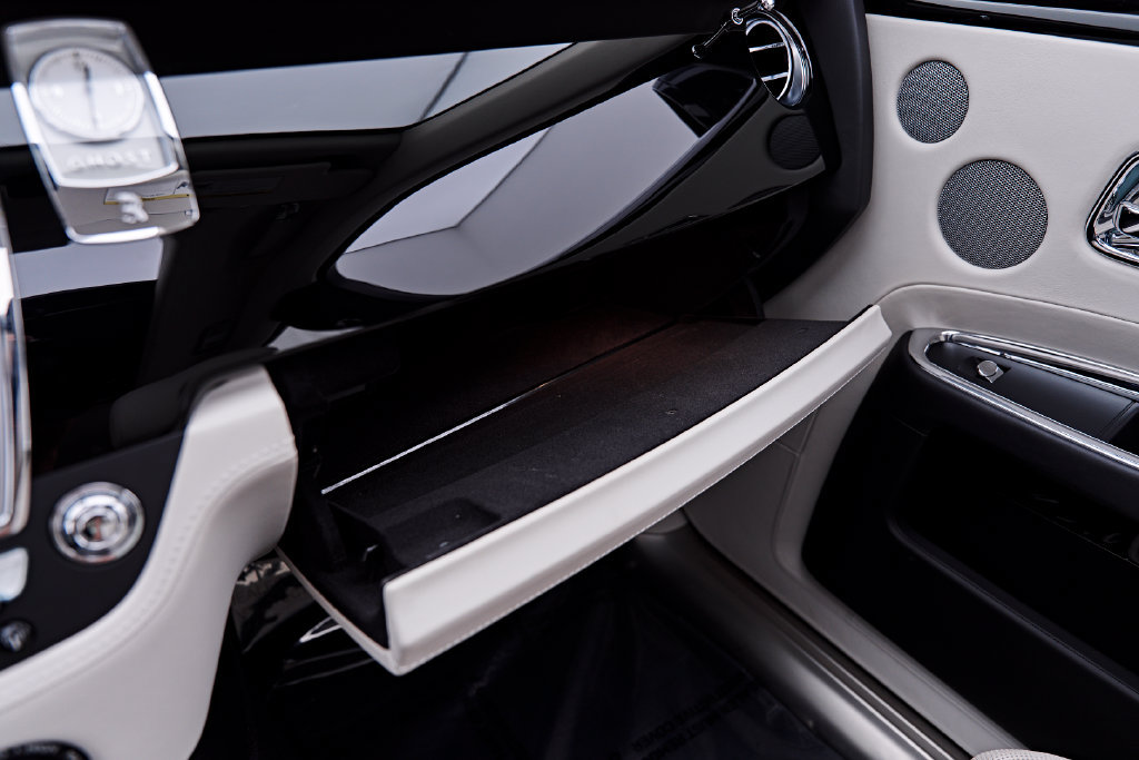 Used 2016 Rolls-Royce Ghost RWD image 92