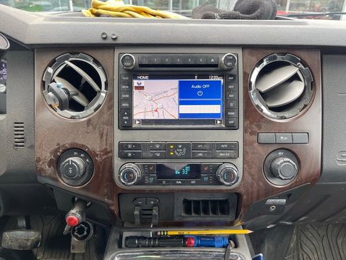 Used 2011 Ford F250 Lariat image 7