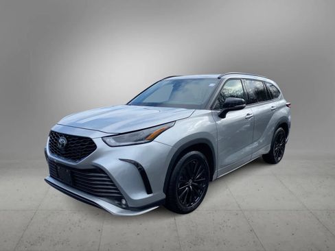 Certified 2025 Toyota Highlander XSE image 4