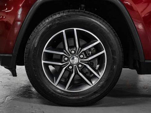 Used 2018 Jeep Grand Cherokee Limited image 50