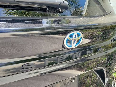 Used 2023 Toyota Sienna LE FWD image 5