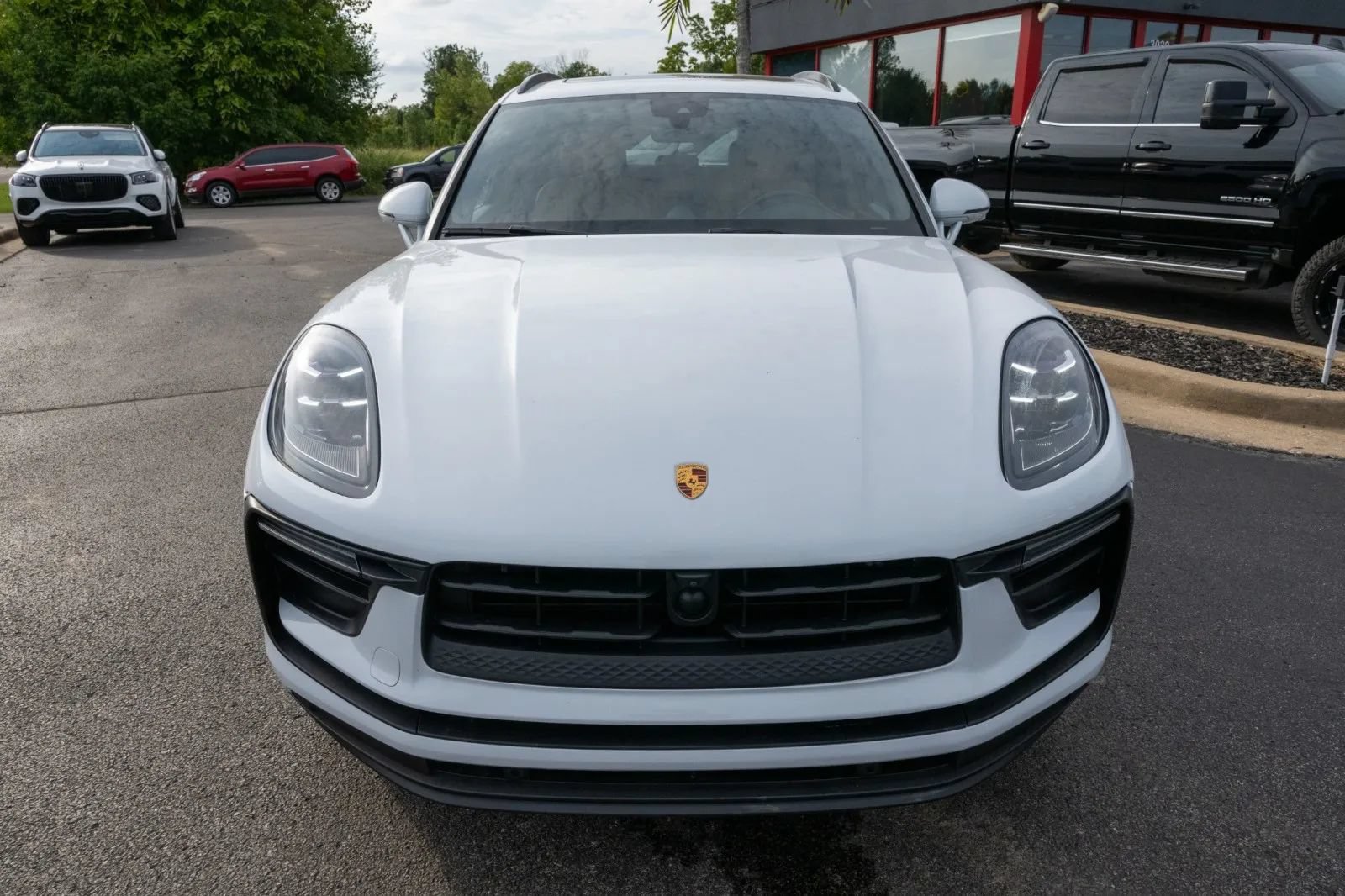 Used 2024 Porsche Macan w/ Premium Plus Package AWD/4WD image 3