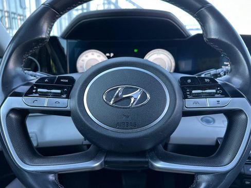 Used 2023 Hyundai Elantra Limited w/ Preferred Accessory Package FWD image 22