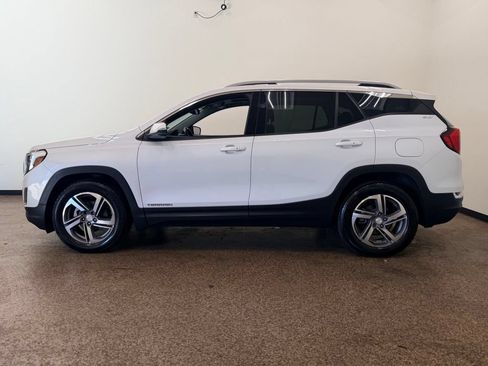 Used 2021 GMC Terrain SLT w/ Infotainment Package II AWD/4WD image 2