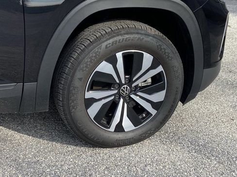 Used 2025 Volkswagen Atlas SE image 12