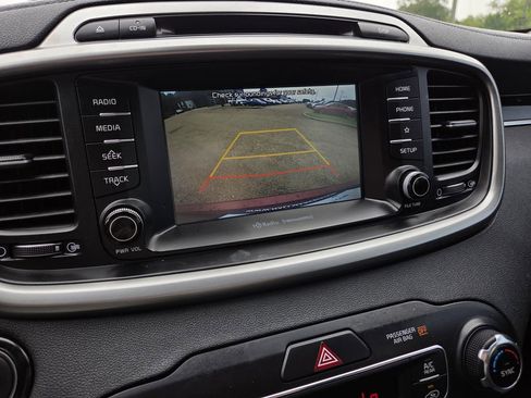 Used 2019 Kia Sorento EX FWD image 11