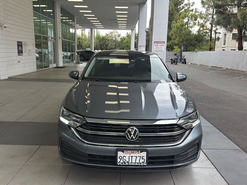 Certified 2023 Volkswagen Jetta SE w/ Panoramic Sunroof Package FWD image 8