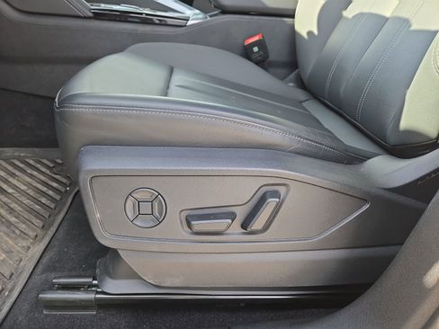 Used 2025 Audi Q5 Premium w/ Convenience Package AWD/4WD image 17