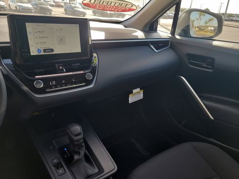 Certified 2026 Toyota Corolla Cross LE image 21