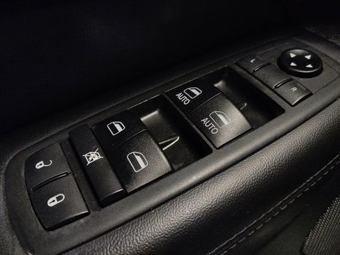 Used 2018 Jeep Grand Cherokee Limited image 27