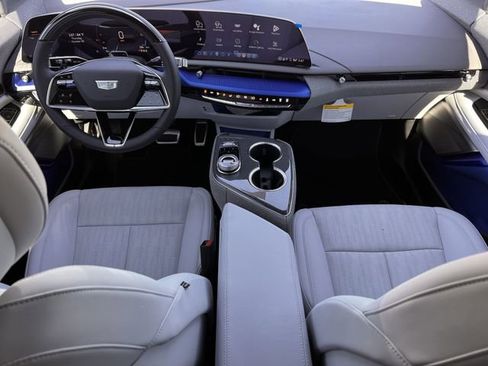 New 2026 Cadillac Optiq Luxury 2 image 9
