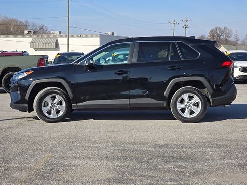 Used 2021 Toyota RAV4 XLE w/ Convenience Package image 4