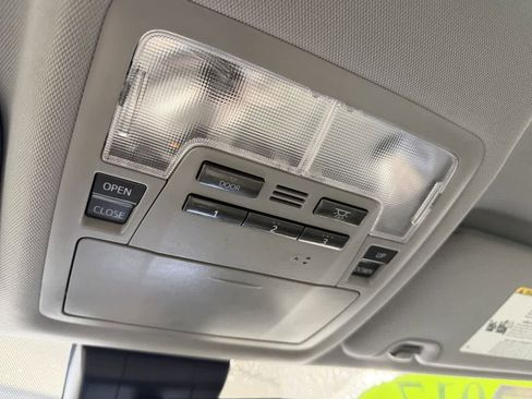 Used 2017 Toyota Highlander Limited image 21