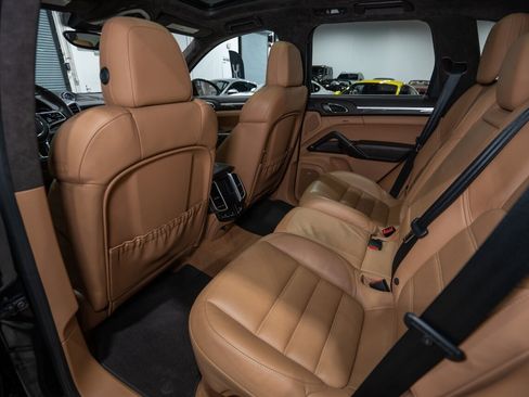 Used 2016 Porsche Cayenne Turbo S w/ Premium Package Plus image 27