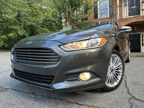 Used 2016 Ford Fusion SE w/ Equipment Group 202A FWD image 2