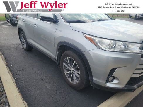 Used 2019 Toyota Highlander XLE image 1