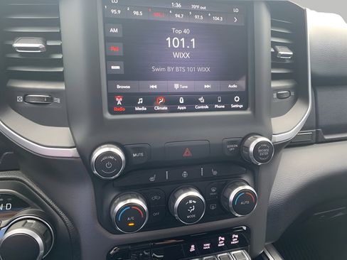 Used 2020 RAM 1500 Big Horn AWD/4WD image 14