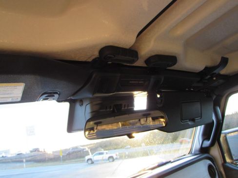 Used 2025 Jeep Wrangler Sport image 19