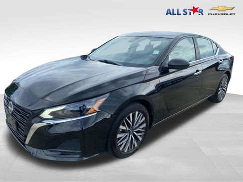 Used 2025 Nissan Altima 2.5 SV FWD image 1
