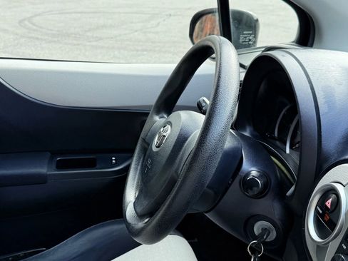 Used 2012 Toyota Yaris L image 13