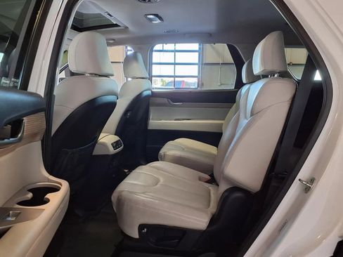 Used 2022 Hyundai Palisade SEL w/ Premium Package image 15