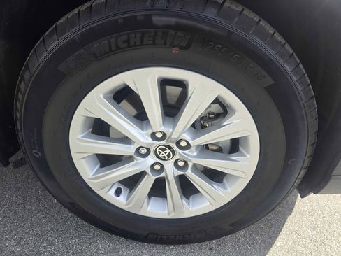 Used 2024 Toyota Grand Highlander XLE image 9