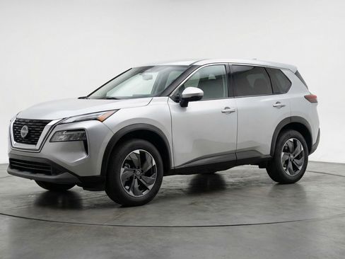 Used 2025 Nissan Rogue SV FWD image 2