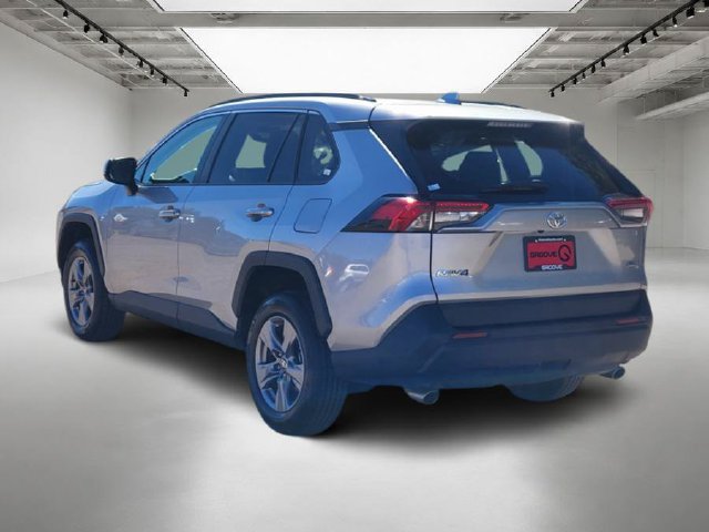 Used 2025 Toyota RAV4 XLE FWD image 3
